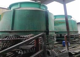 成都龍泉經(jīng)濟(jì)技術(shù)開發(fā)區(qū)2臺80T冷卻塔維修現(xiàn)場