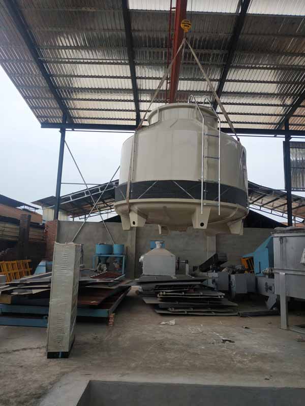 重慶榮昌大通閥門廠2臺GL-100T冷卻塔安裝現(xiàn)場