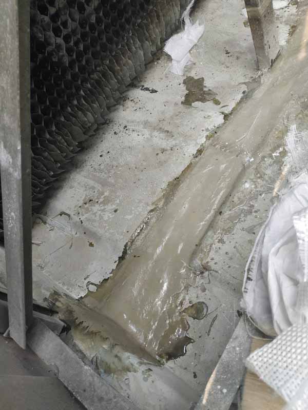 邛崍升和制藥廠3臺冷卻塔接水盤補(bǔ)漏工程案例